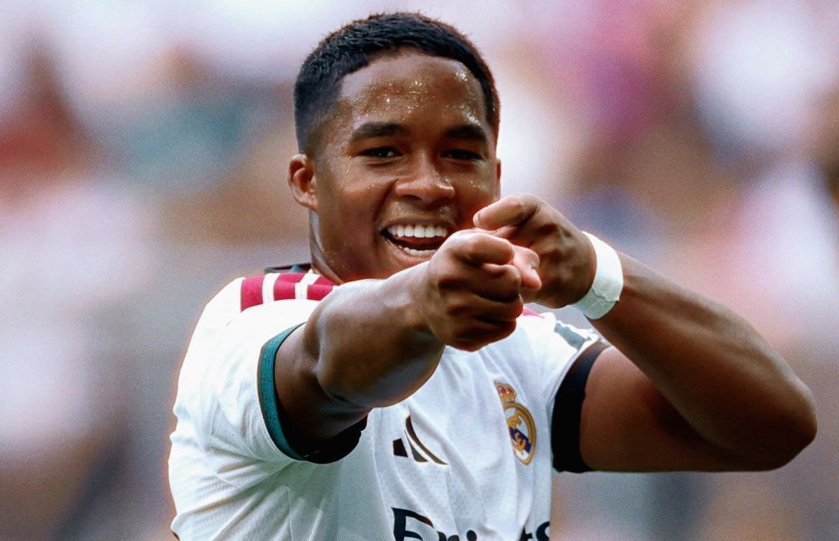Endrick recebe a camisa 9 do Real Madrid para 2026/27