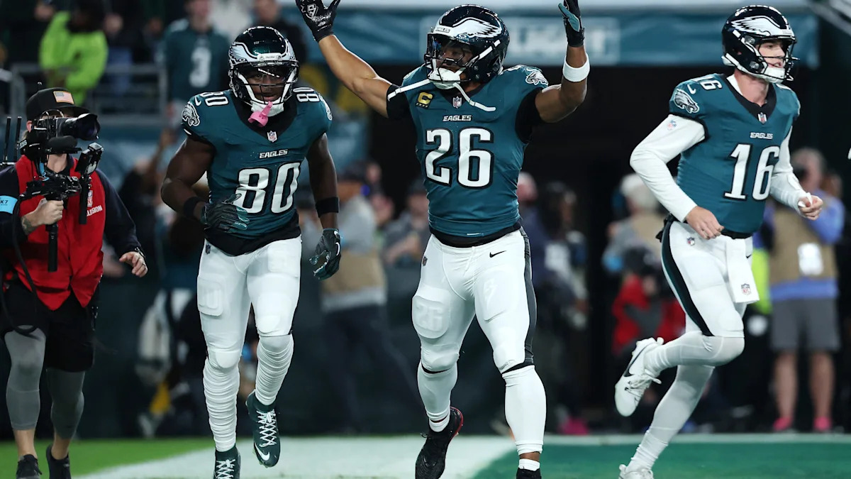 Saquon Barkley Exits with Back Injury, Status Uncertain for Eagles