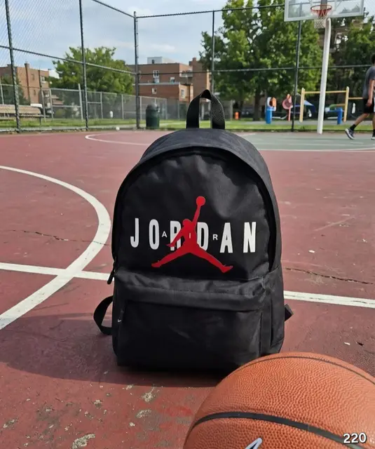 Sac d'école · X8sn6QJ5gbU28zFK
