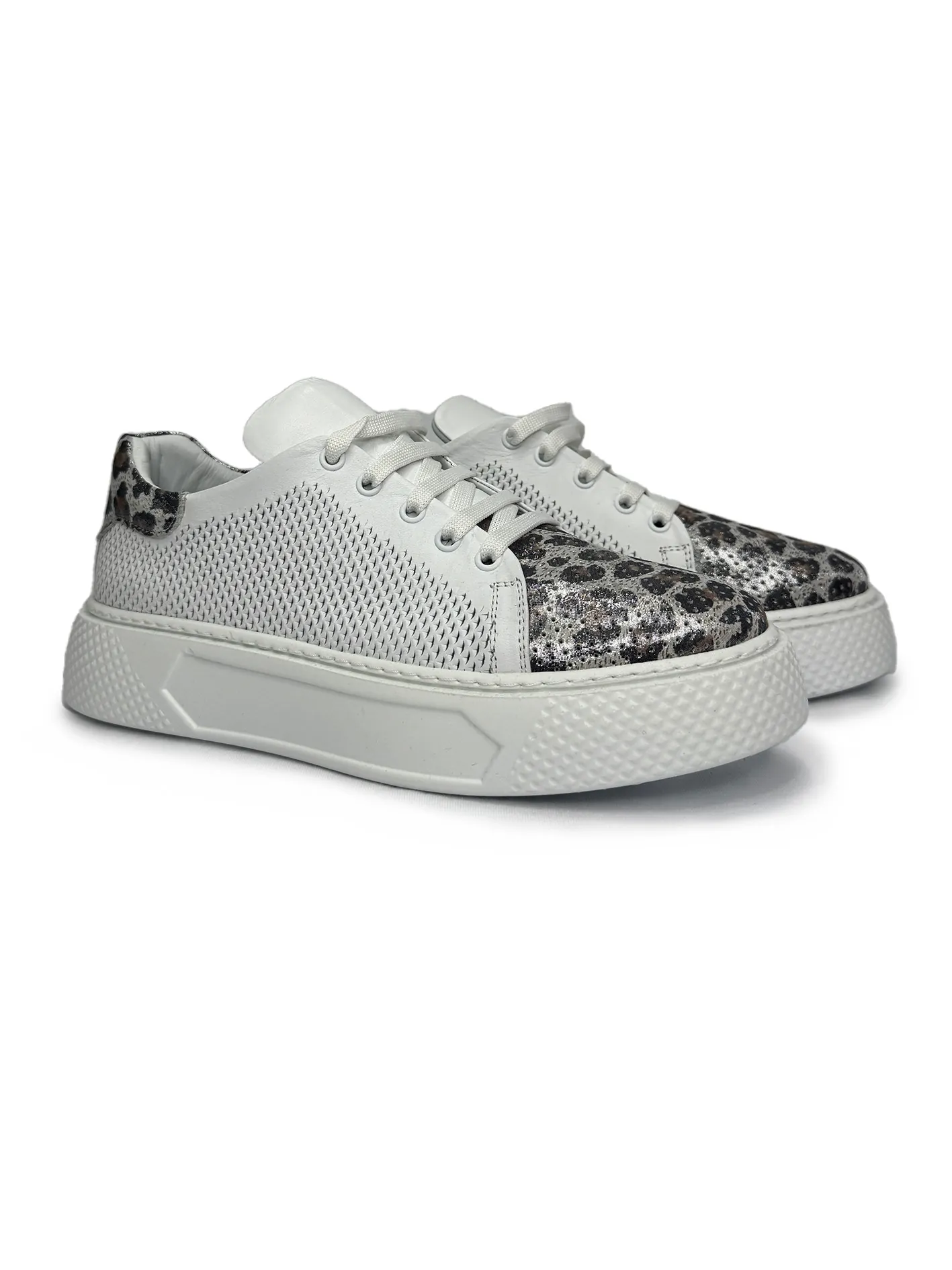 Bele patike sa leopard printom 
