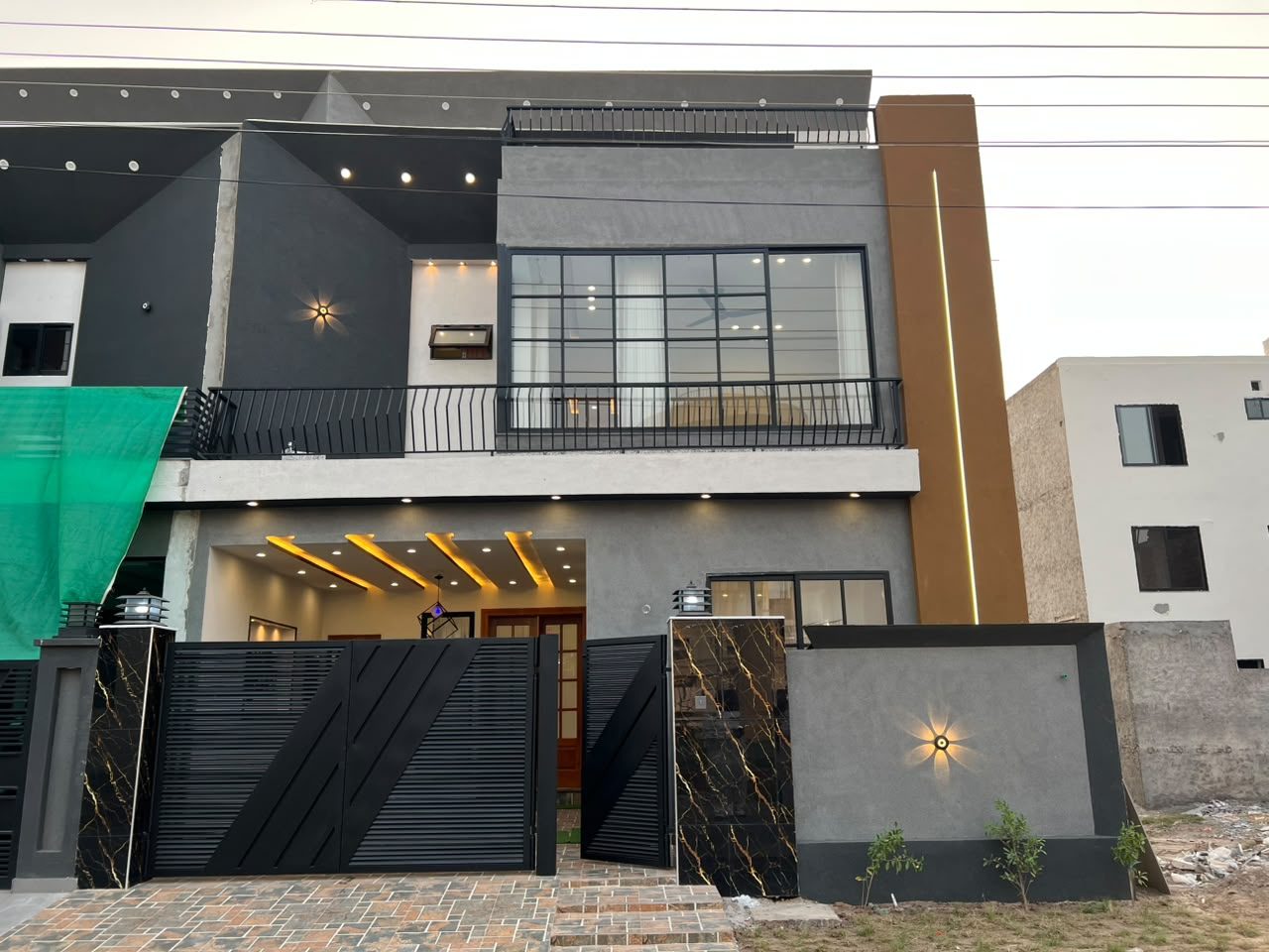 5 Marla Triple-Story House for Sale in Manik Block – Park Facing