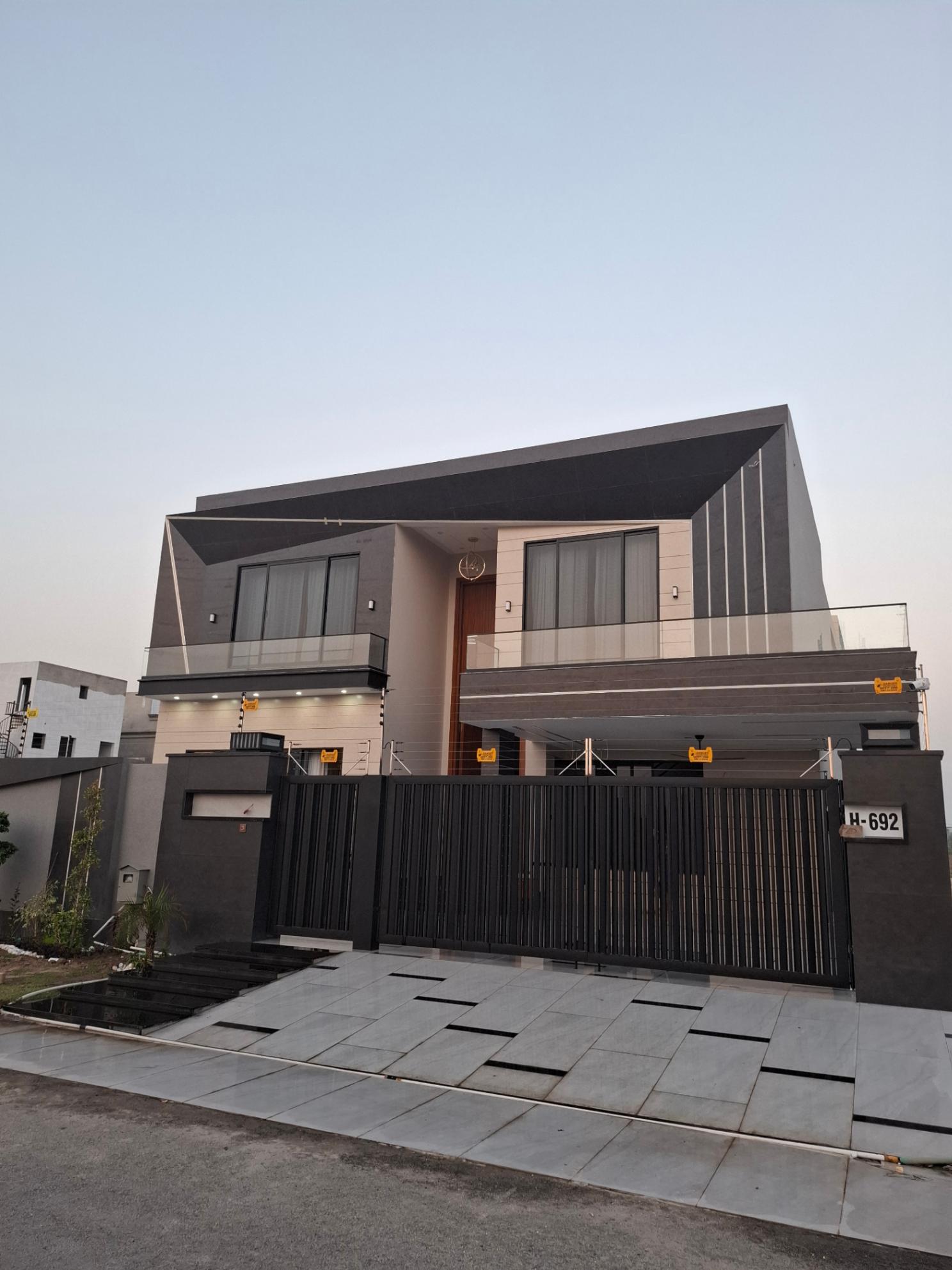 1 Kanal Luxury Luxury House for Sale