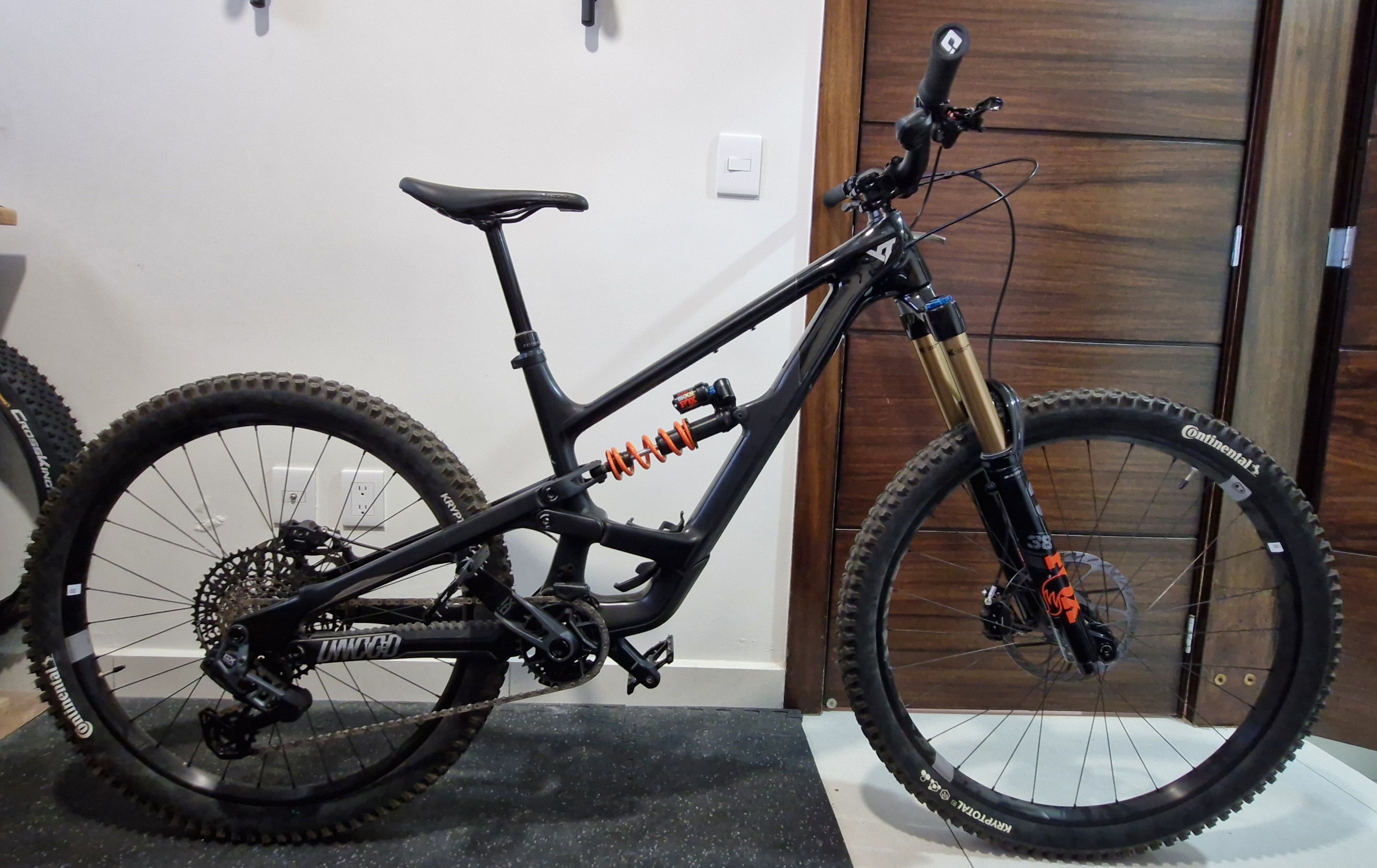 Otra YT Capra MX Core 4 CF