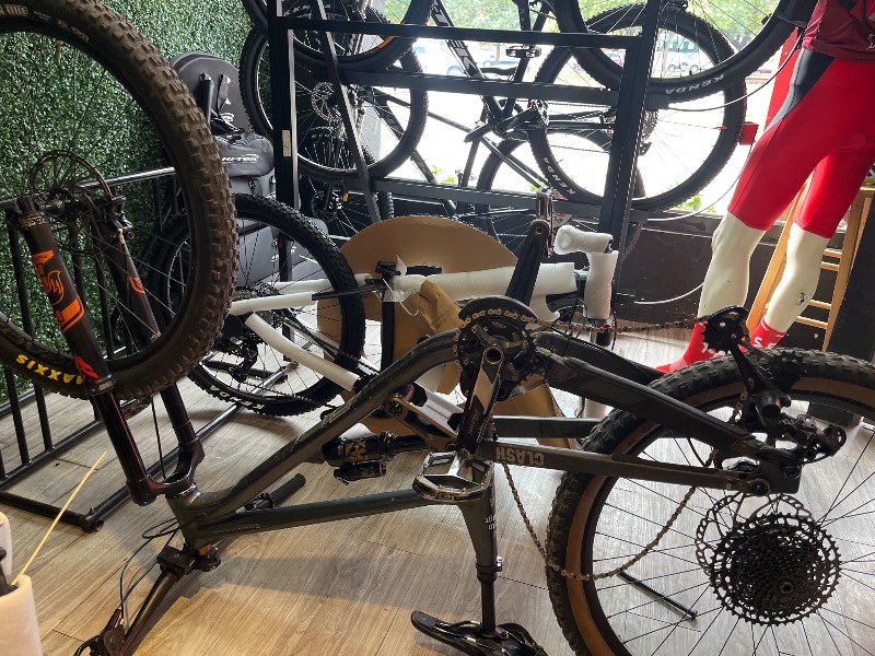 Otra Commencal Clash