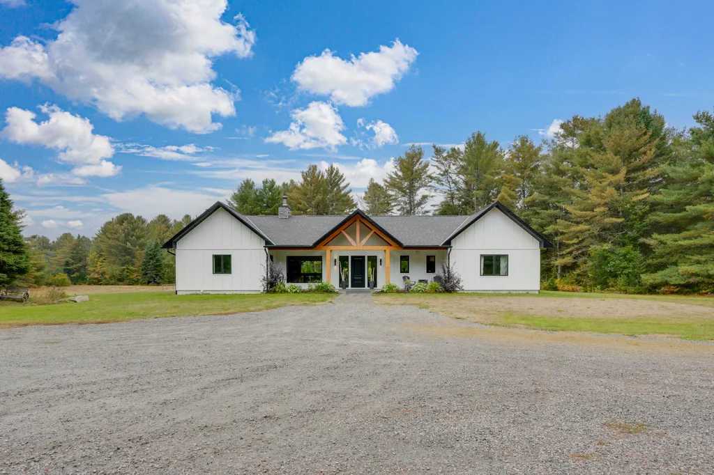1064 Naismith Rd-1
