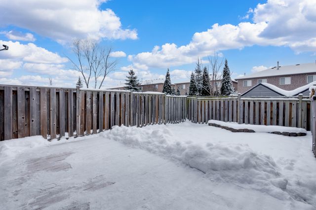 7 Coronation Pkwy-10