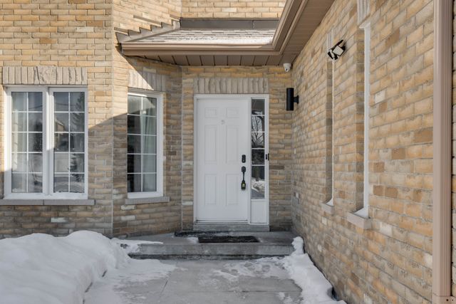262 Livingstone St E-7