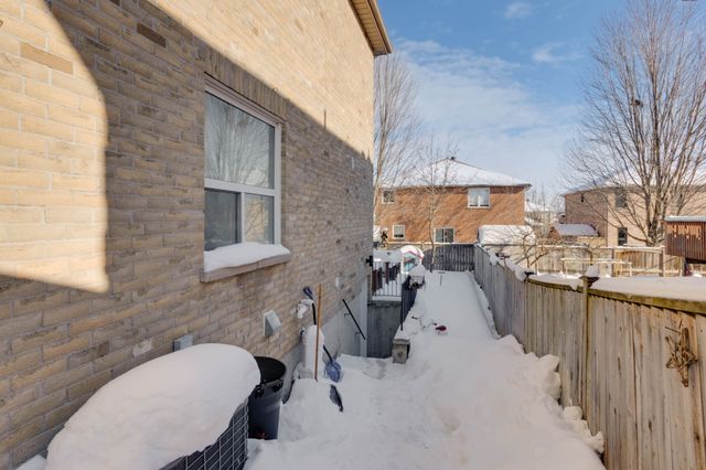 262 Livingstone St E-8