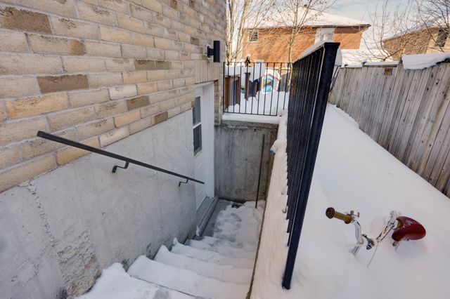 262 Livingstone St E-9