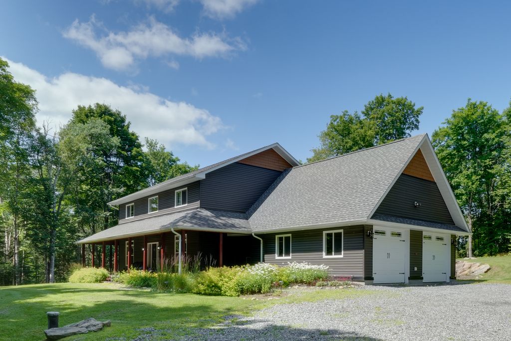 96 Lindgren Rd E-8