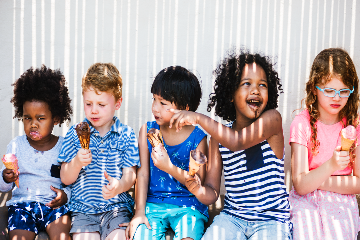 kids eating ice cream