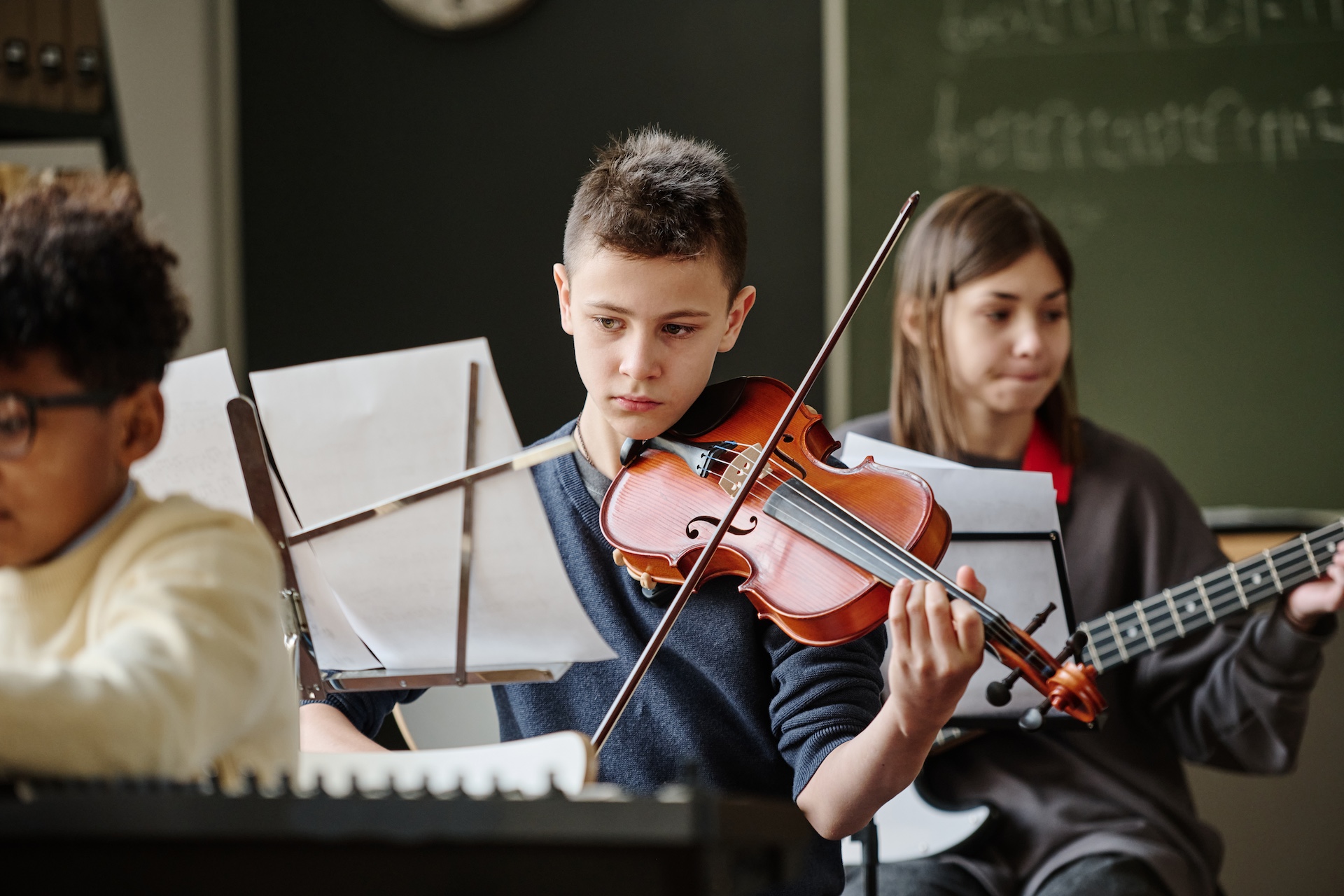 Kids playing violin