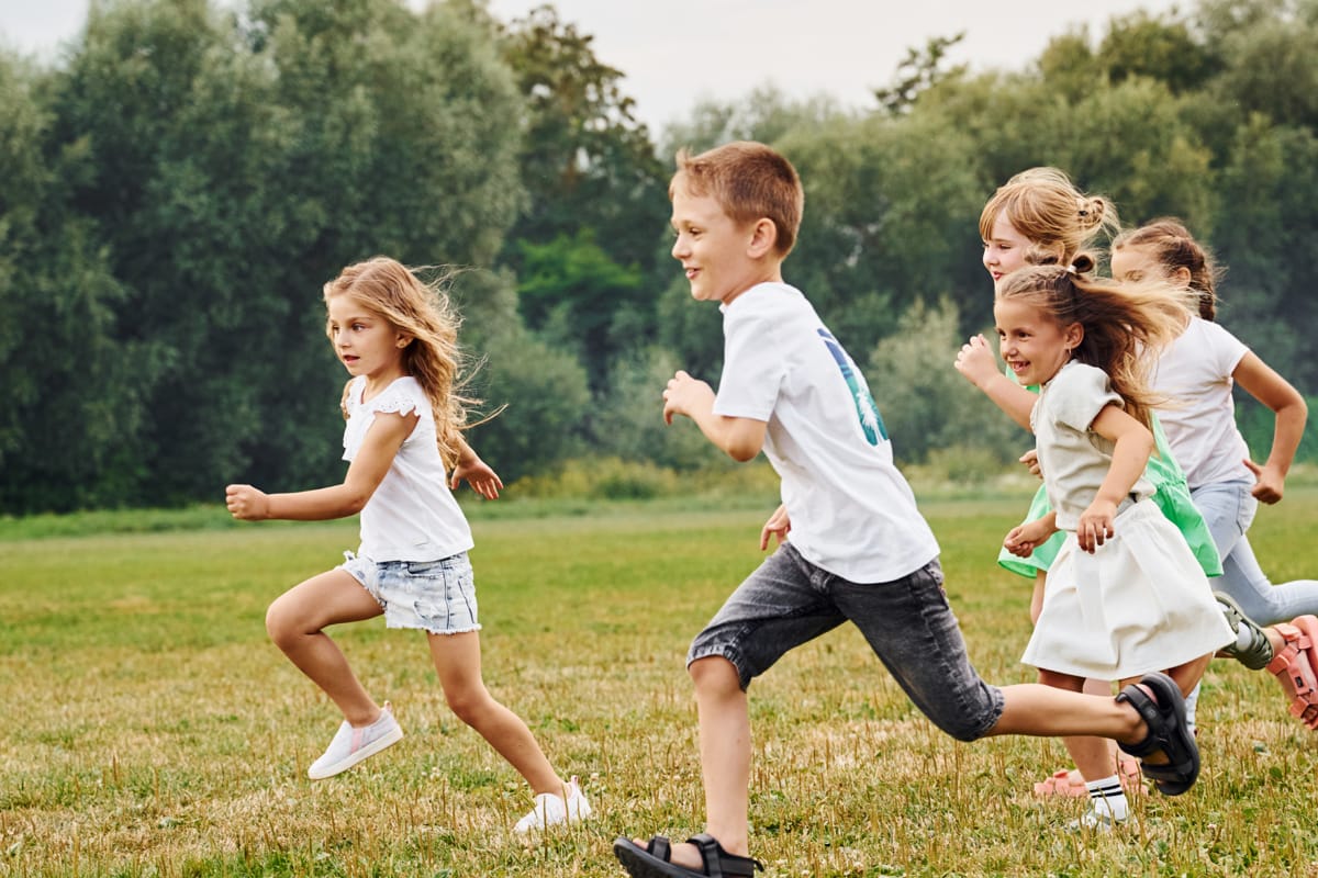 kids running