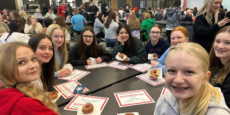 Honor Roll kids enjoying donuts