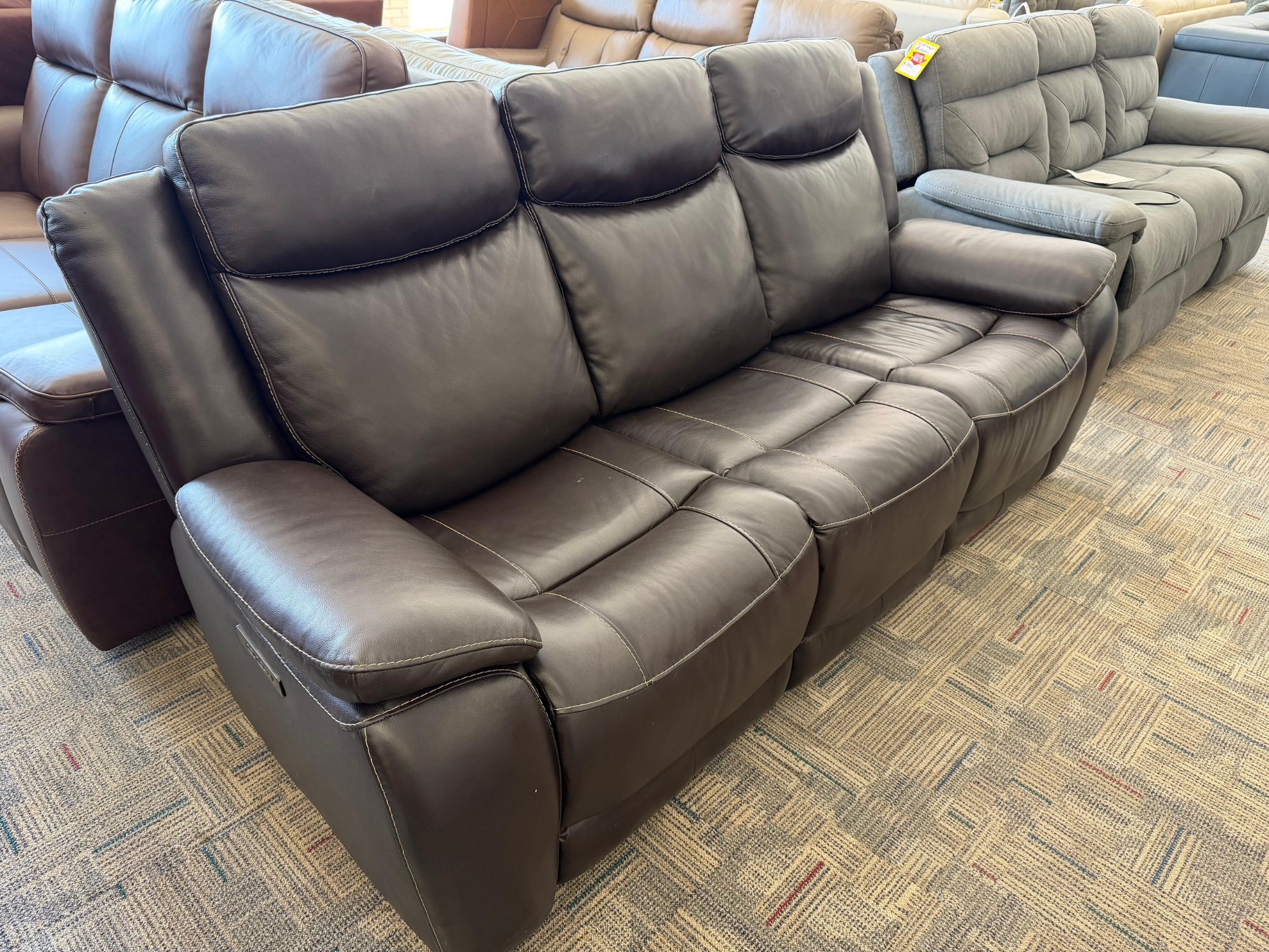 HARVEY LEATHER PWR SOFA — photo 2