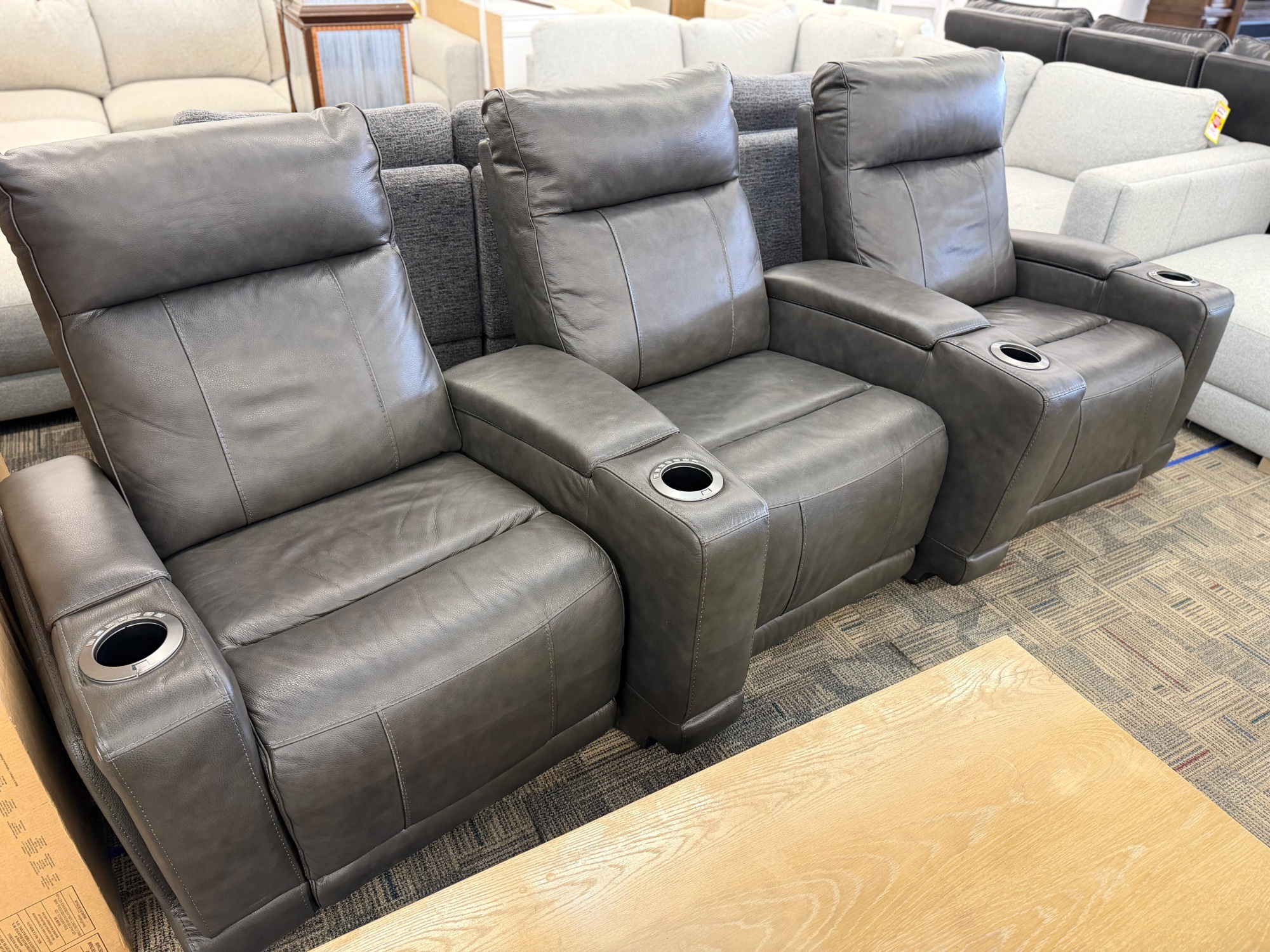 ISSAC HOME THEATER LTHR — photo 2