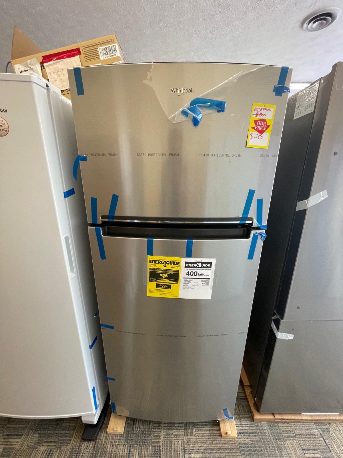 Whirlpool 17.6-cu ft Top-Freezer Refrigerator (Monochromatic Stainless Steel)