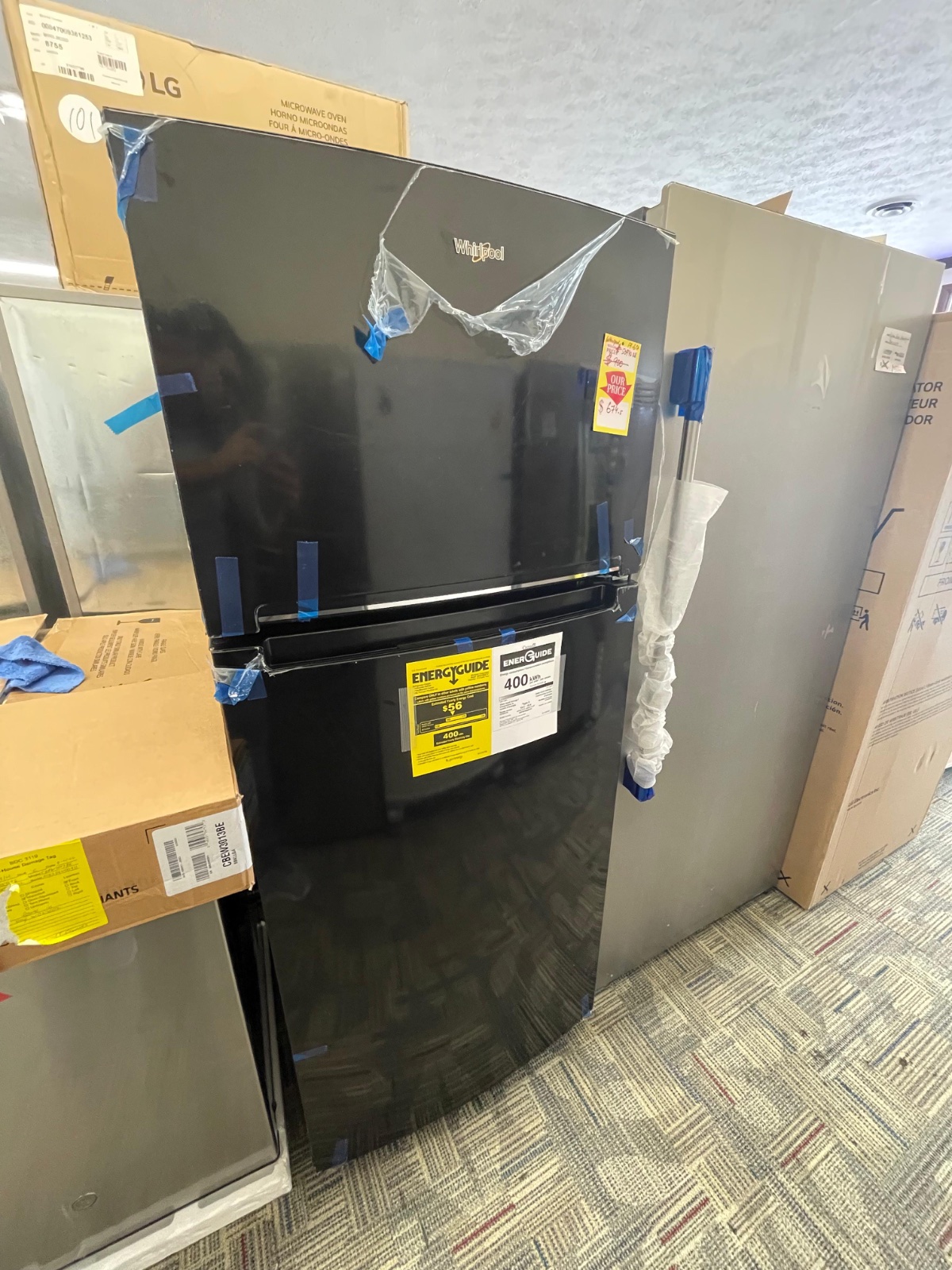 Whirlpool 17.6-cu ft Top-Freezer Refrigerator (Black)