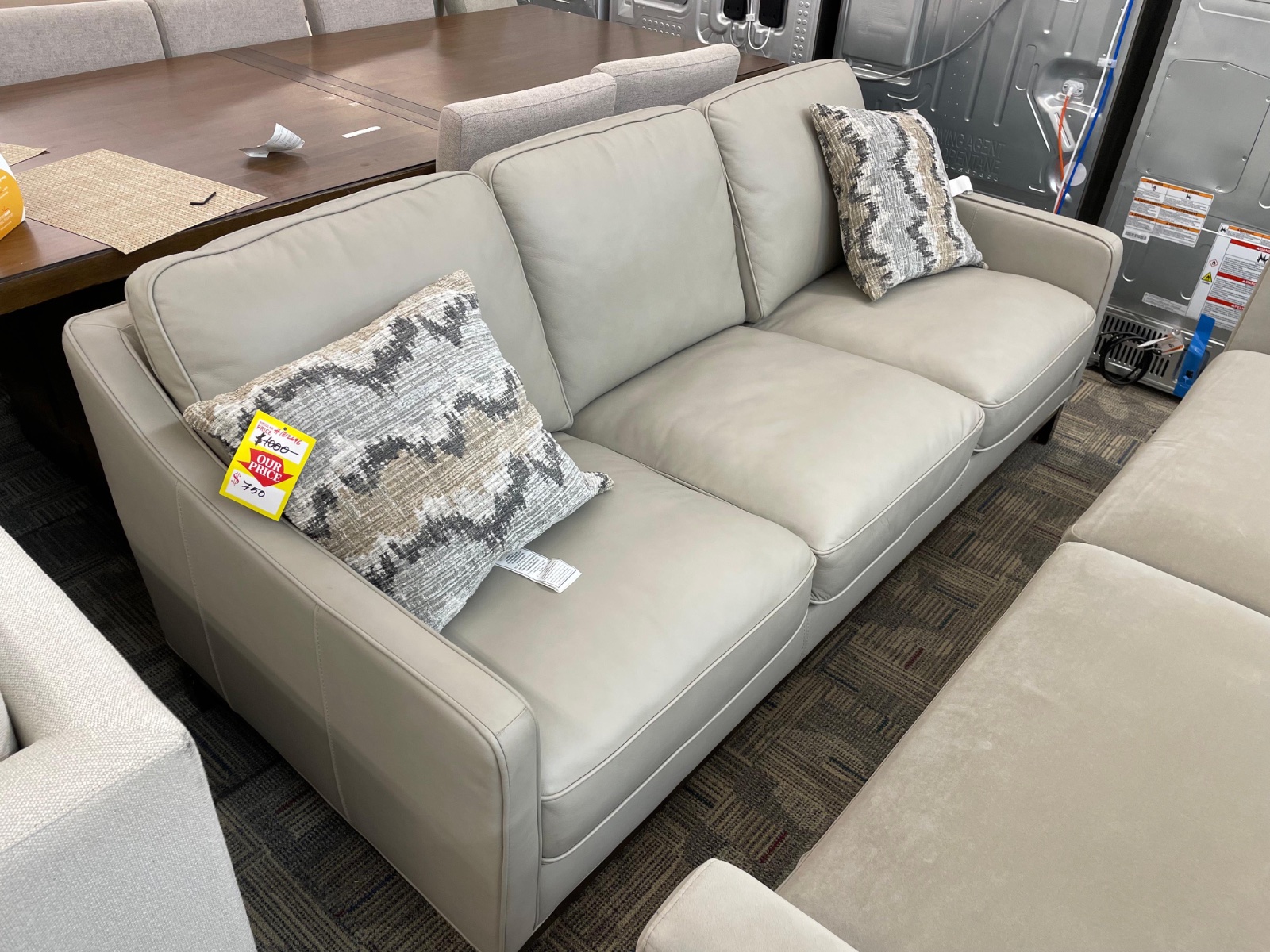 CONCISE LEATHER SOFA