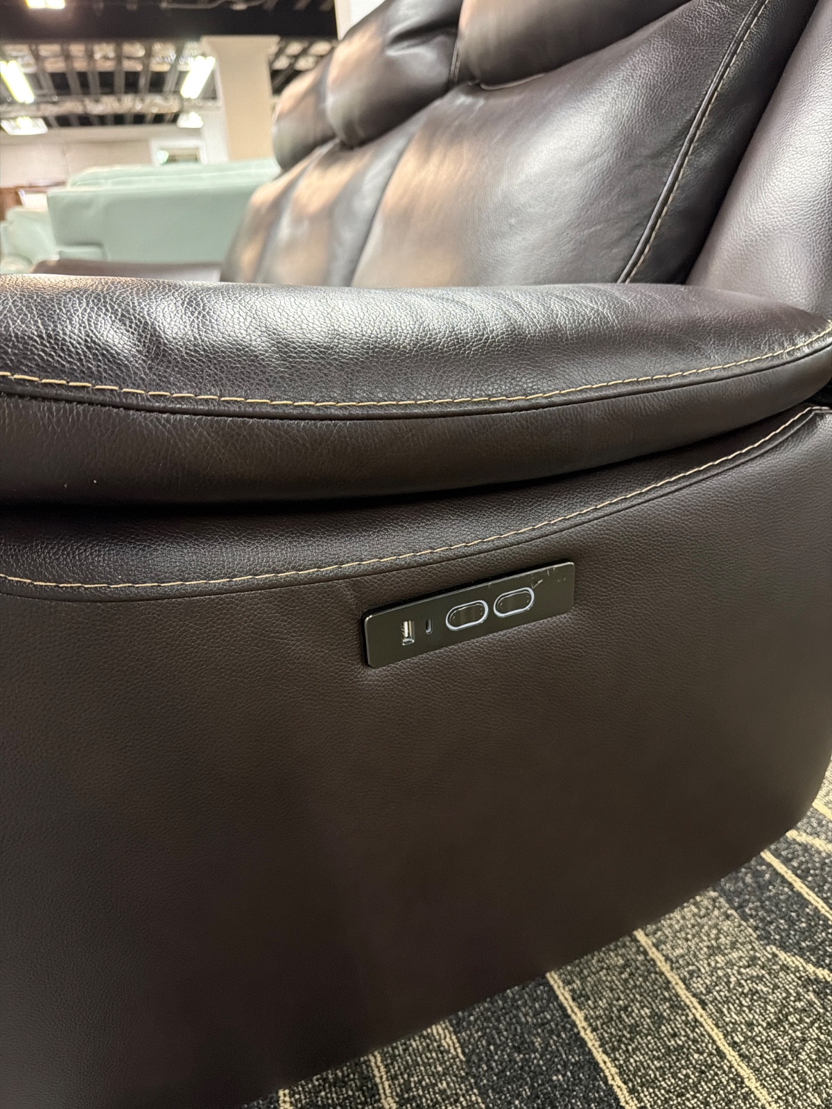 HARVEY LEATHER PWR SOFA — photo 2