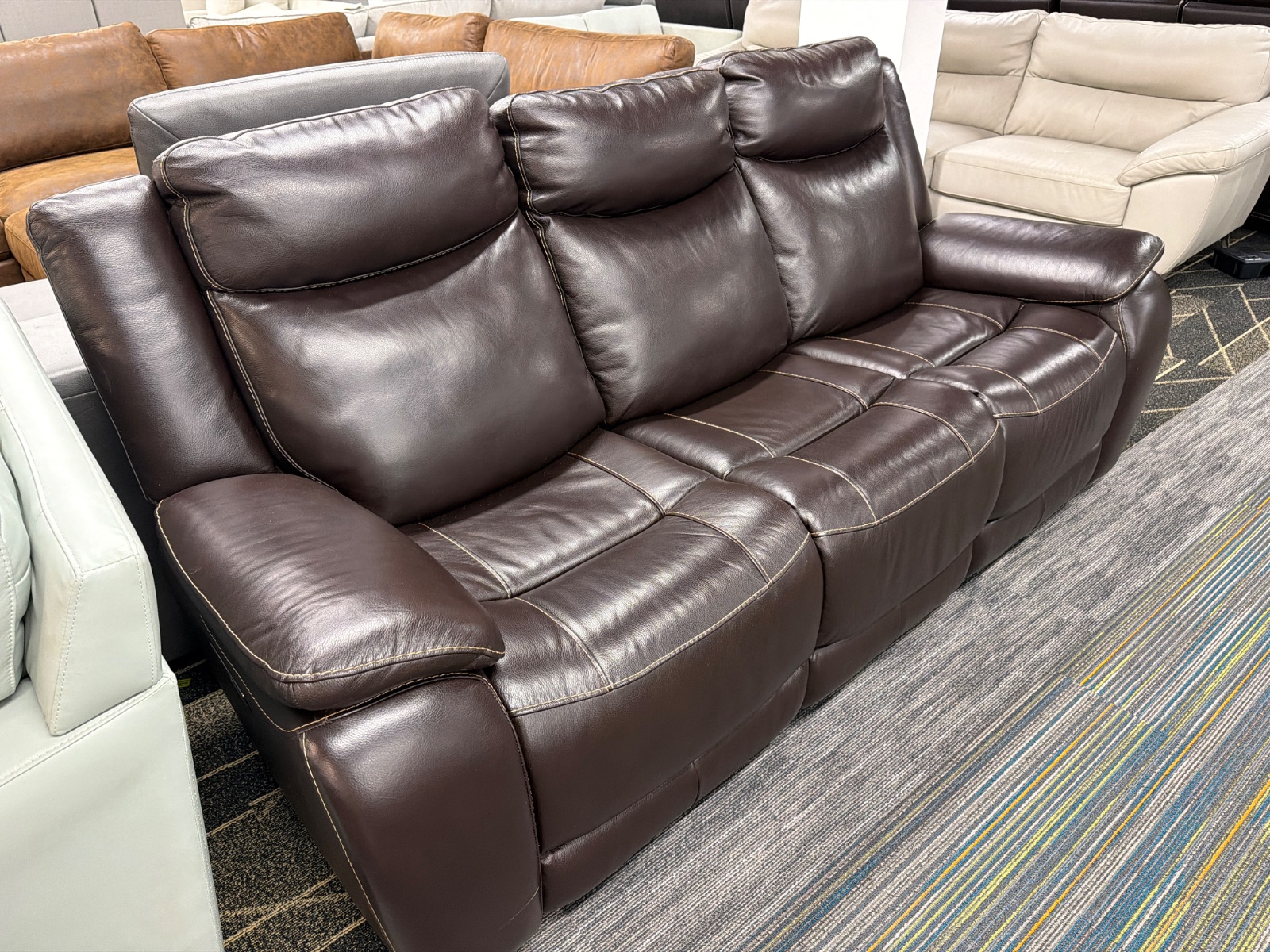 HARVEY LEATHER PWR SOFA — photo 4