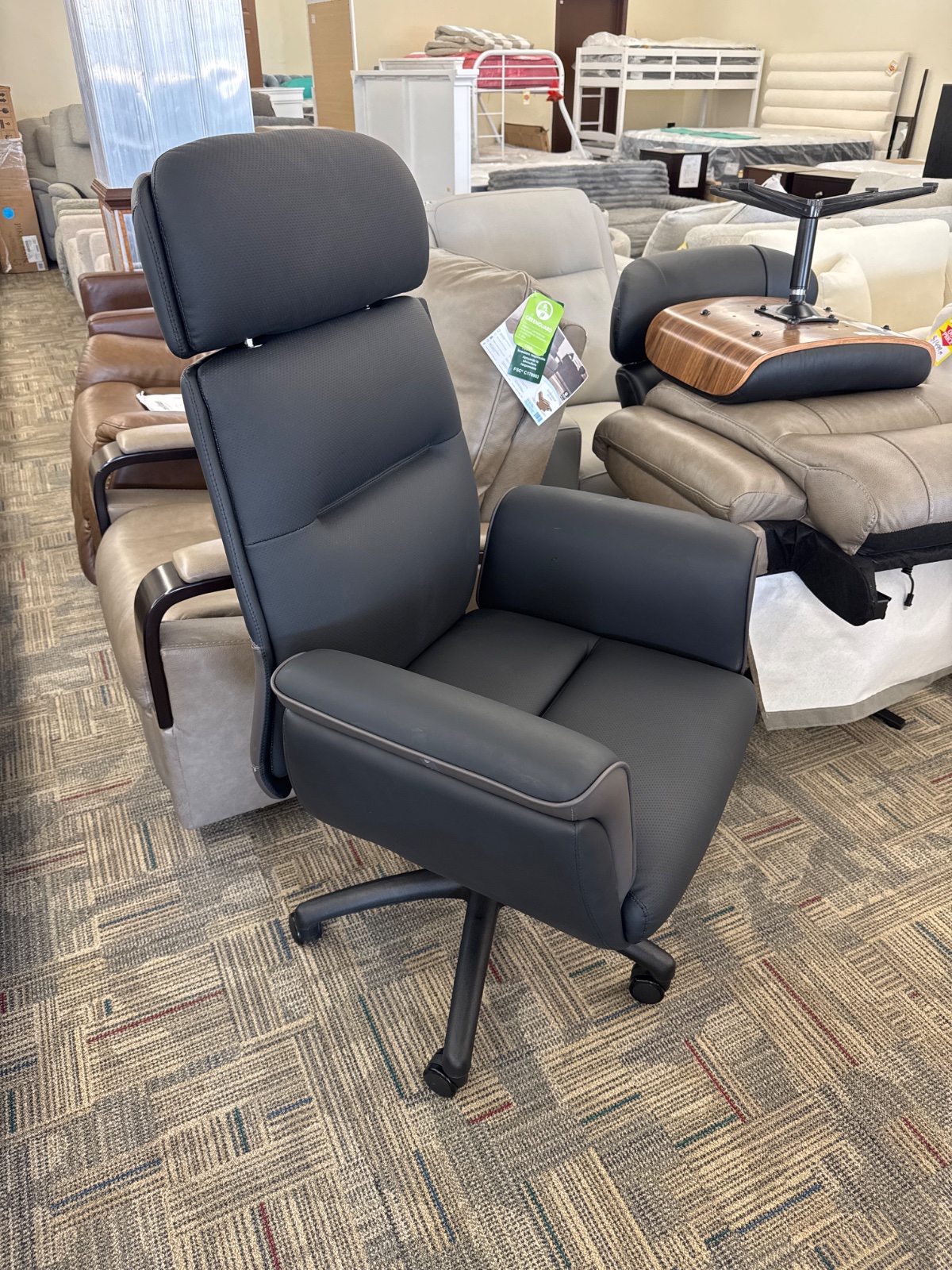 EUREKA ROYAL CHAIR- BLACK