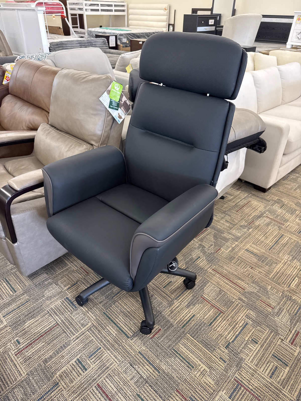 EUREKA ROYAL CHAIR- BLACK — photo 2