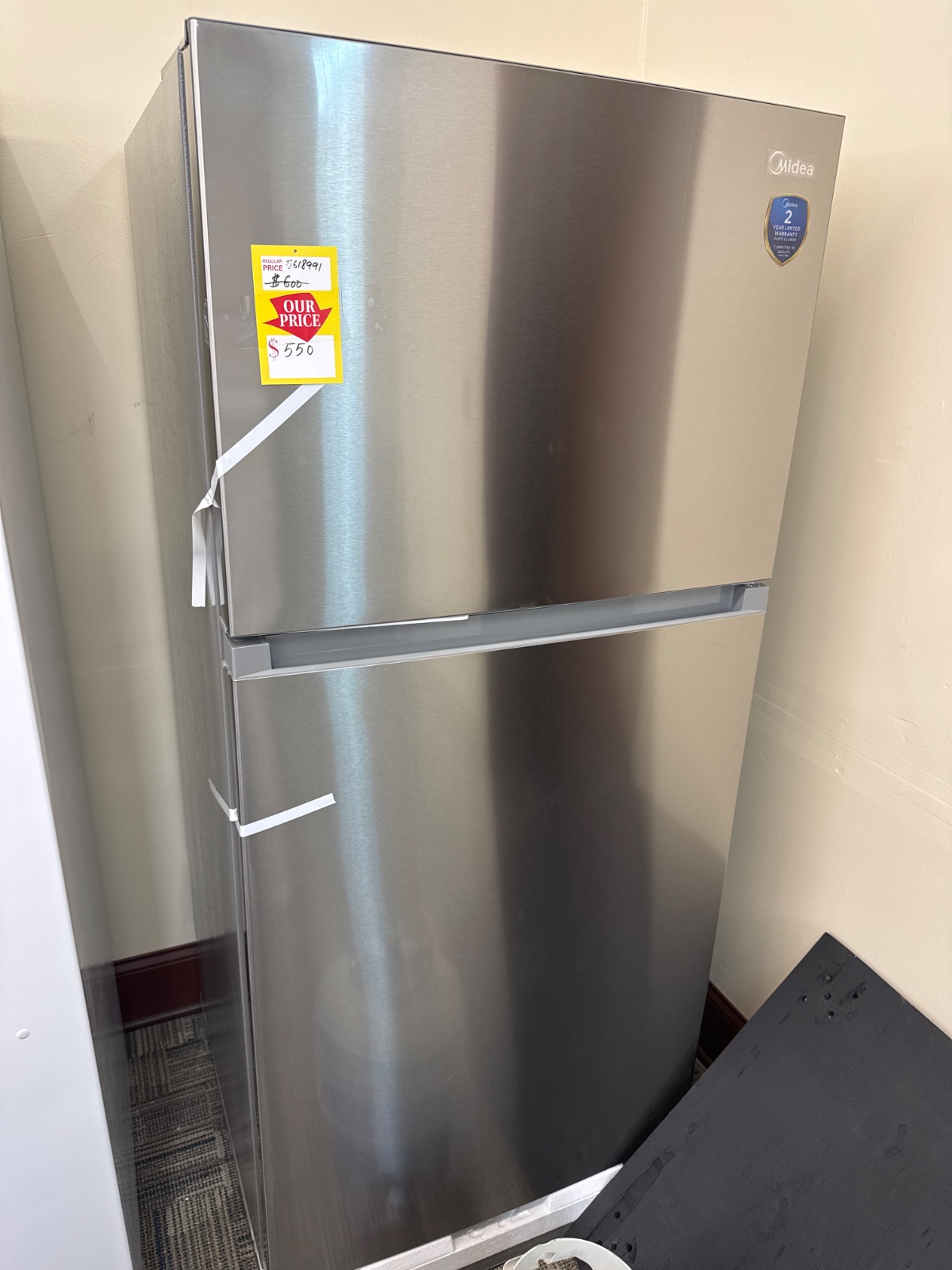 Midea Fingerprint Resistant 18.1-cu ft Standard-Depth 30-in Wide Top-Freezer Refrigerator ( Stainless Steel ) Garage Ready ENERGY STAR Certified