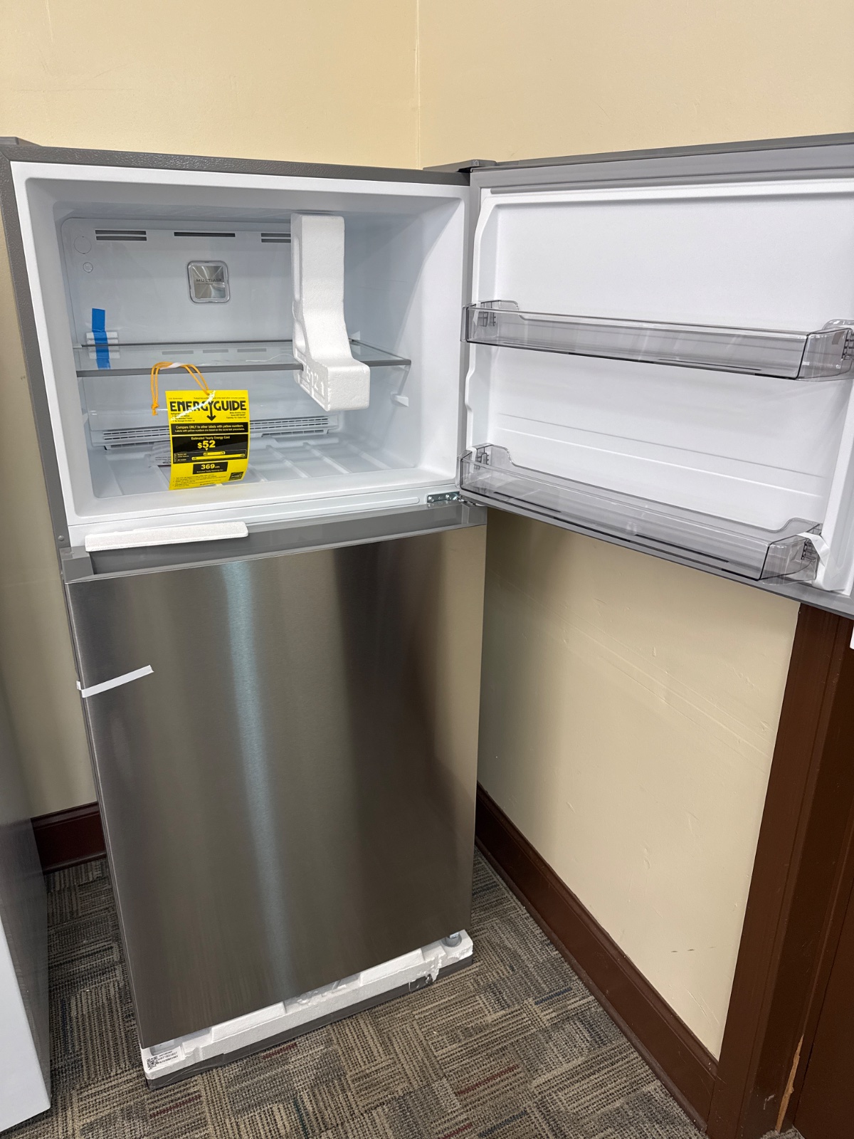 Midea Fingerprint Resistant 18.1-cu ft Standard-Depth 30-in Wide Top-Freezer Refrigerator ( Stainless Steel ) Garage Ready ENERGY STAR Certified — photo 2