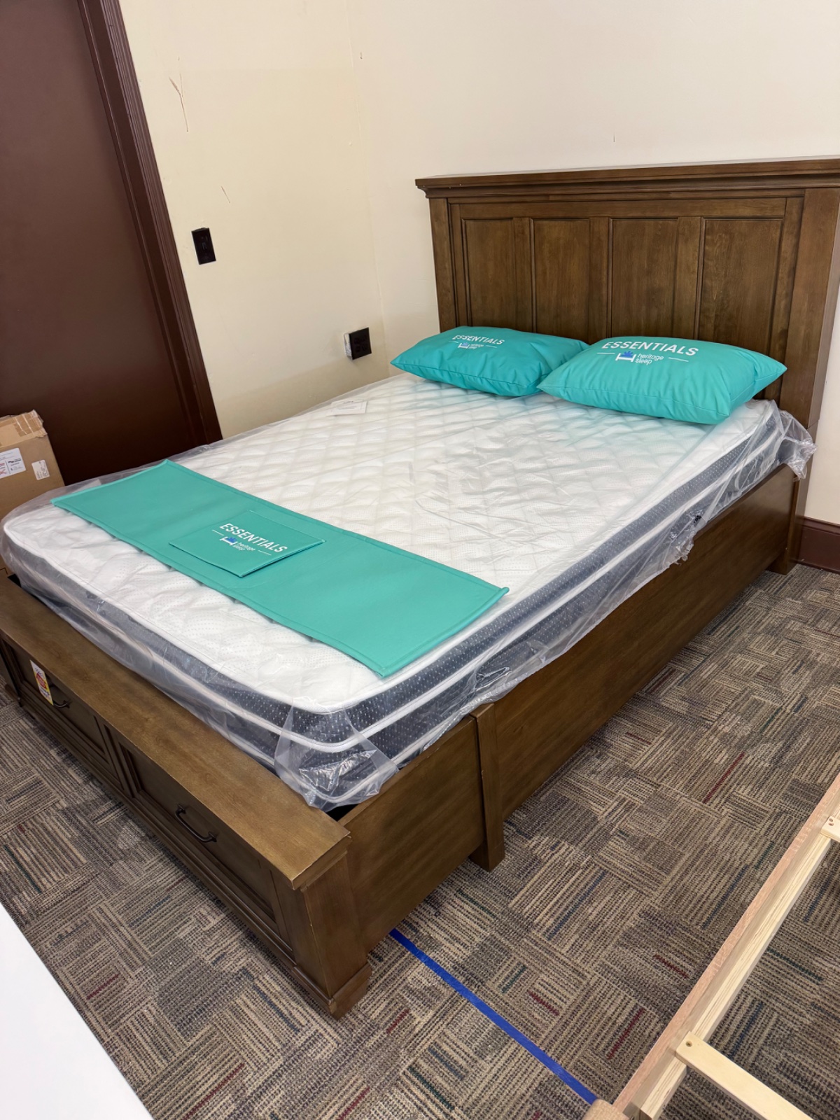 PIERSON QUEEN BED