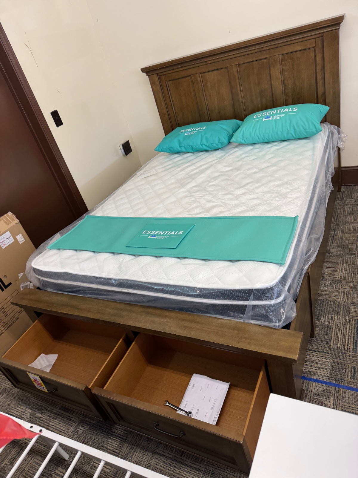 PIERSON QUEEN BED — photo 2