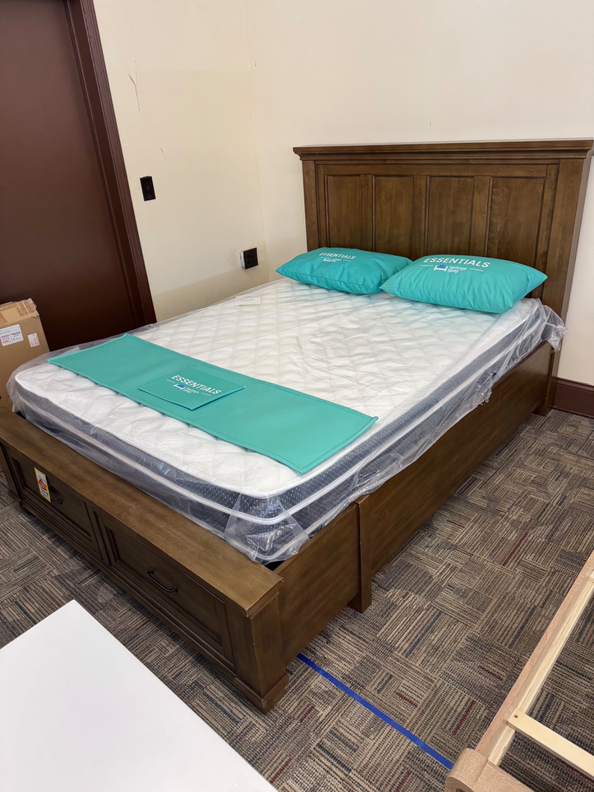 PIERSON QUEEN BED — photo 3