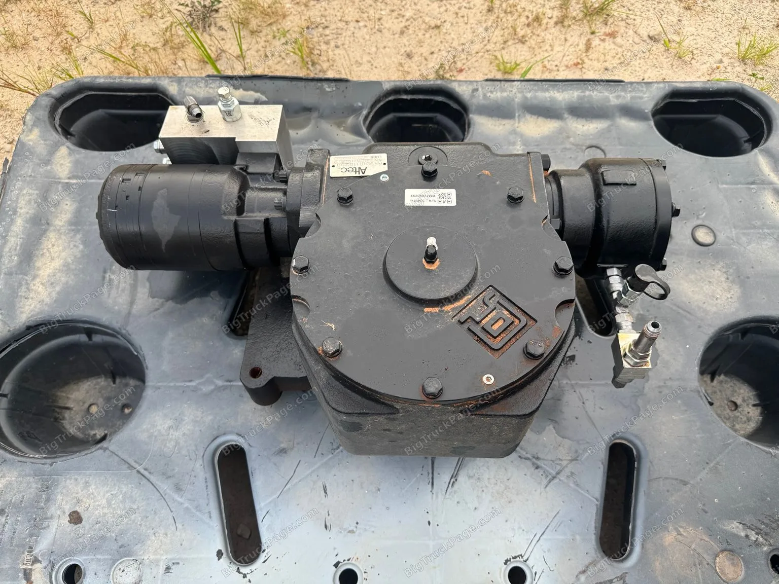 Altec 990115280 Hydraulic Rotation Gearbox Swing Drive Assembly Digger Derrick