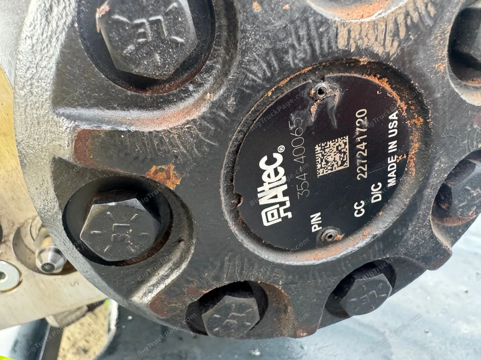 Altec 990115280 Hydraulic Rotation Gearbox Swing Drive Assembly Digger Derrick (used) — photo 3 in Strafford, MO | BigTruckP…