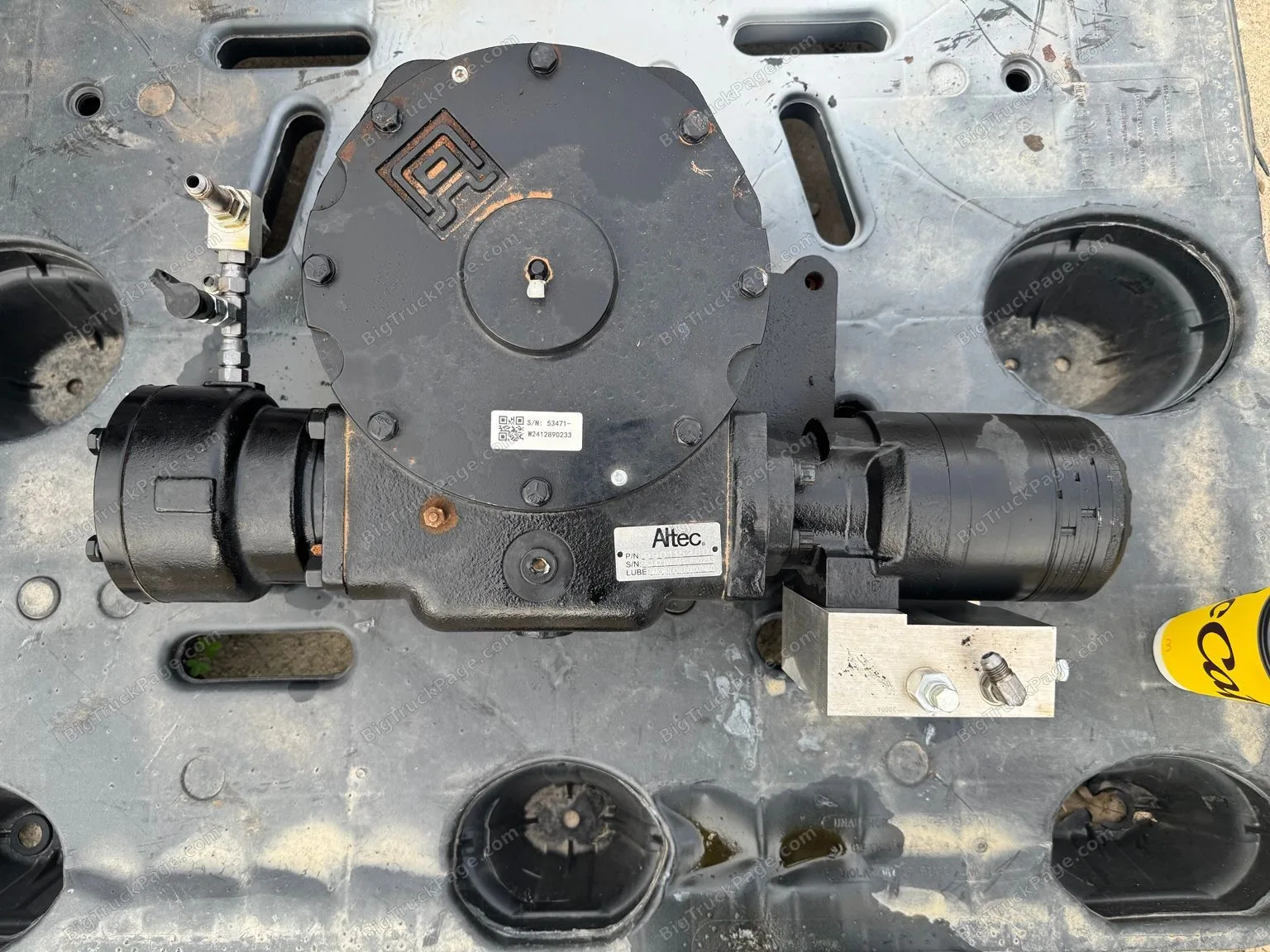 Altec 990115280 Hydraulic Rotation Gearbox Swing Drive Assembly Digger Derrick (used) — photo 4 in Strafford, MO | BigTruckP…