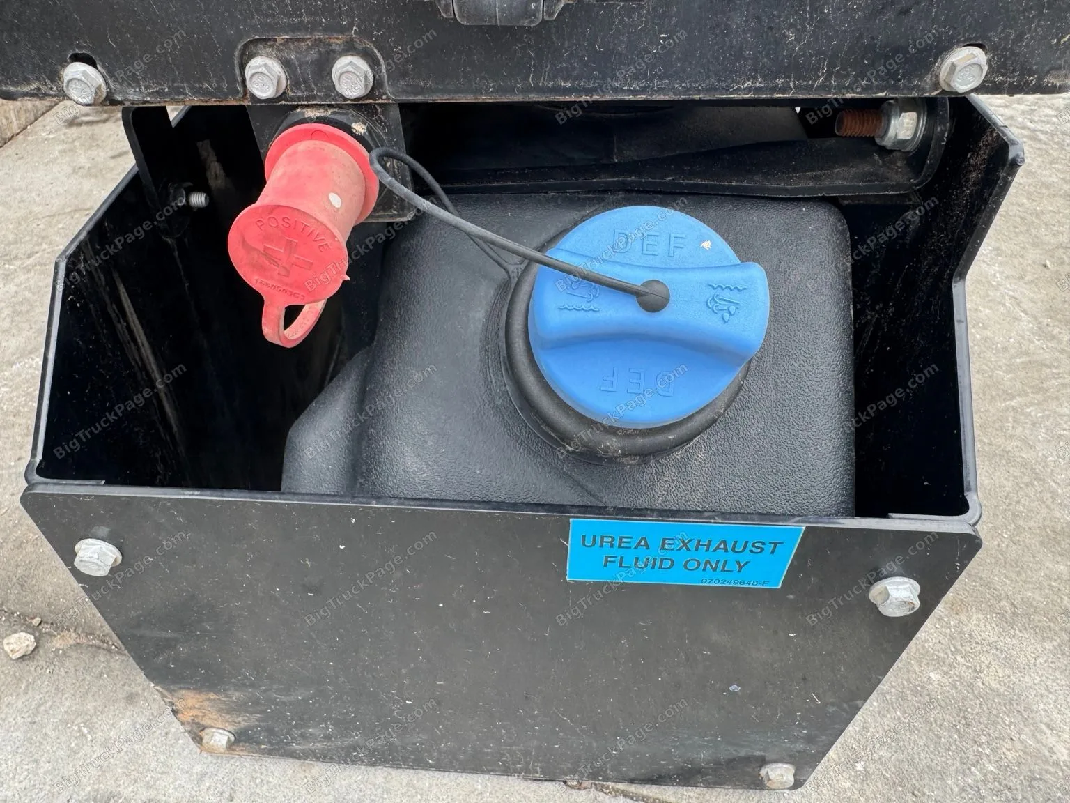 2025 International MV/HV Battery Box & DEF Tank Assembly OEM – Low Mileage – Complete Take-Off (used) — photo 4 in Strafford…