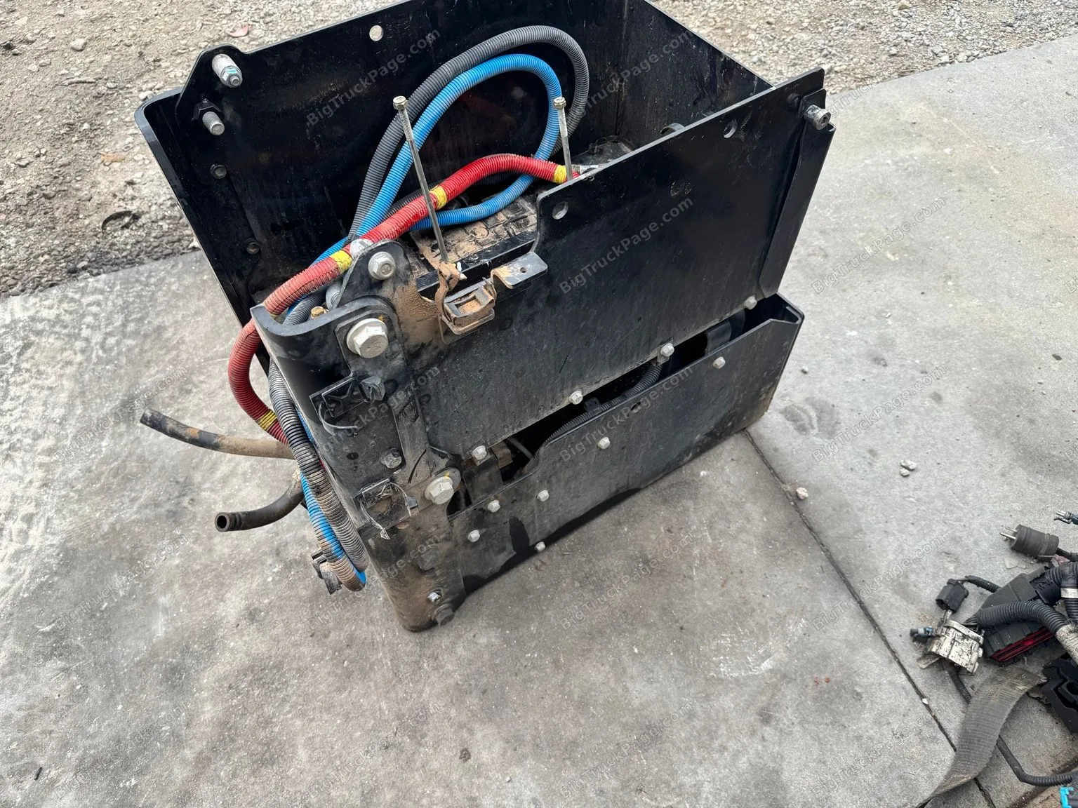 2025 International MV/HV Battery Box & DEF Tank Assembly OEM – Low Mileage – Complete Take-Off (used) — photo 6 in Strafford…