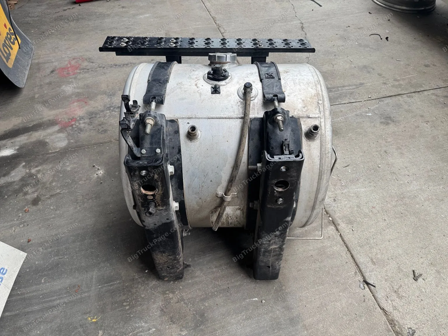 2025 International MV/HV 50-Gallon Aluminum Diesel Fuel Tank Assembly – OEM – 18,833 Miles (used) — photo 3 in Strafford, MO…