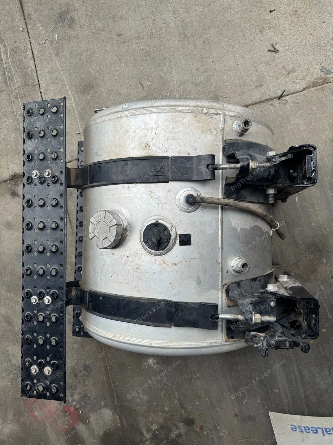 2025 International MV/HV 50-Gallon Aluminum Diesel Fuel Tank Assembly – OEM – 18,833 Miles (used) — photo 6 in Strafford, MO…