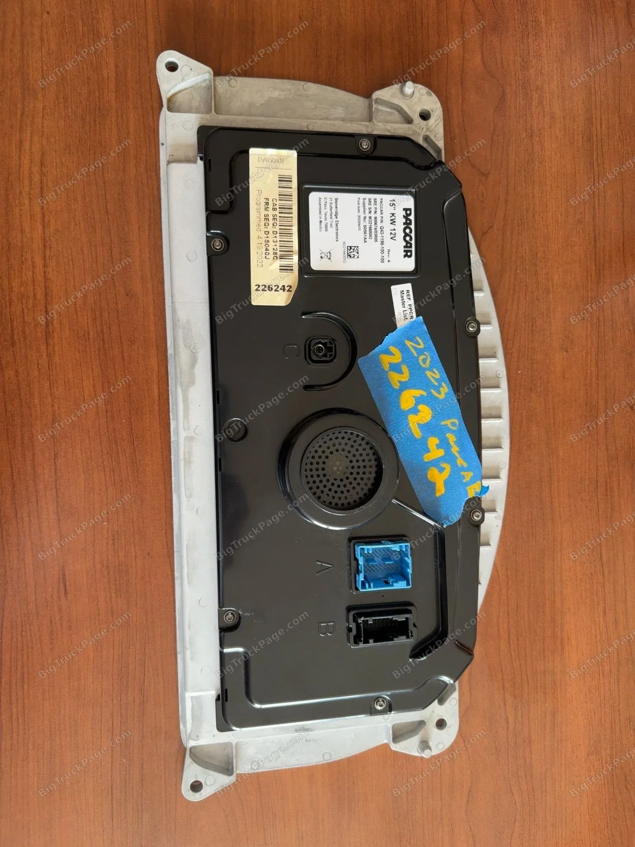 2023 Kenworth T680 15" Digital Instrument Cluster Q43-1195-100-100 OEM (used) — photo 2 in Strafford, MO | BigTruckPage.com