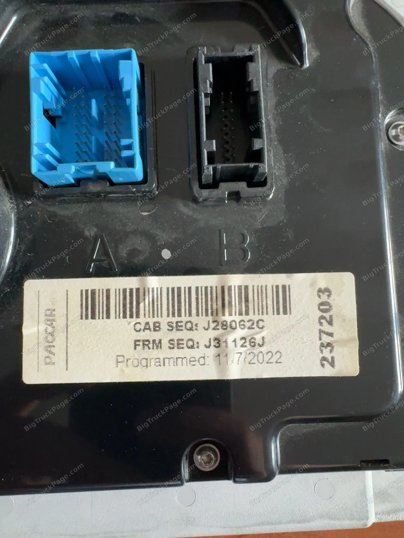 2023 Kenworth T680 15" Digital Instrument Cluster Display Q43-1202-100-100 (used) — photo 4 in Strafford, MO | BigTruckPage.…