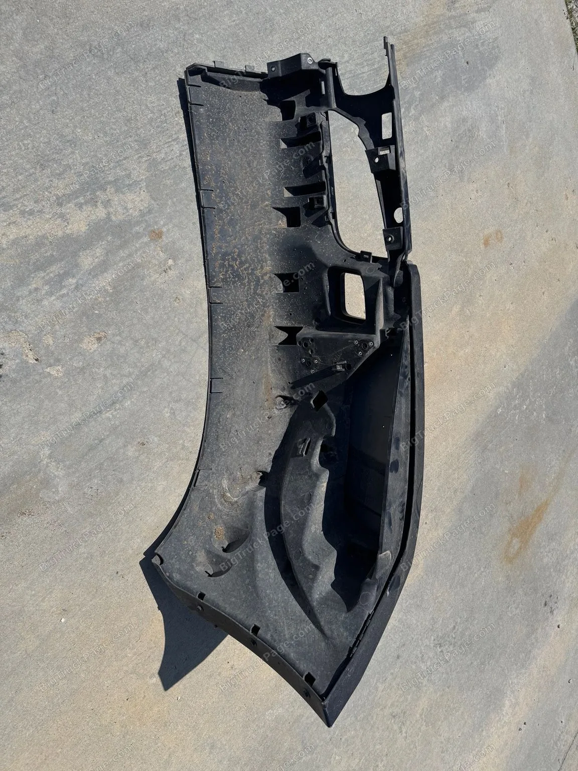2022+ Peterbilt 579 Gen 2 RH Passenger Side Front Bumper End Cap Corner OEM Next Gen (used) — photo 2 in Strafford, MO | Big…
