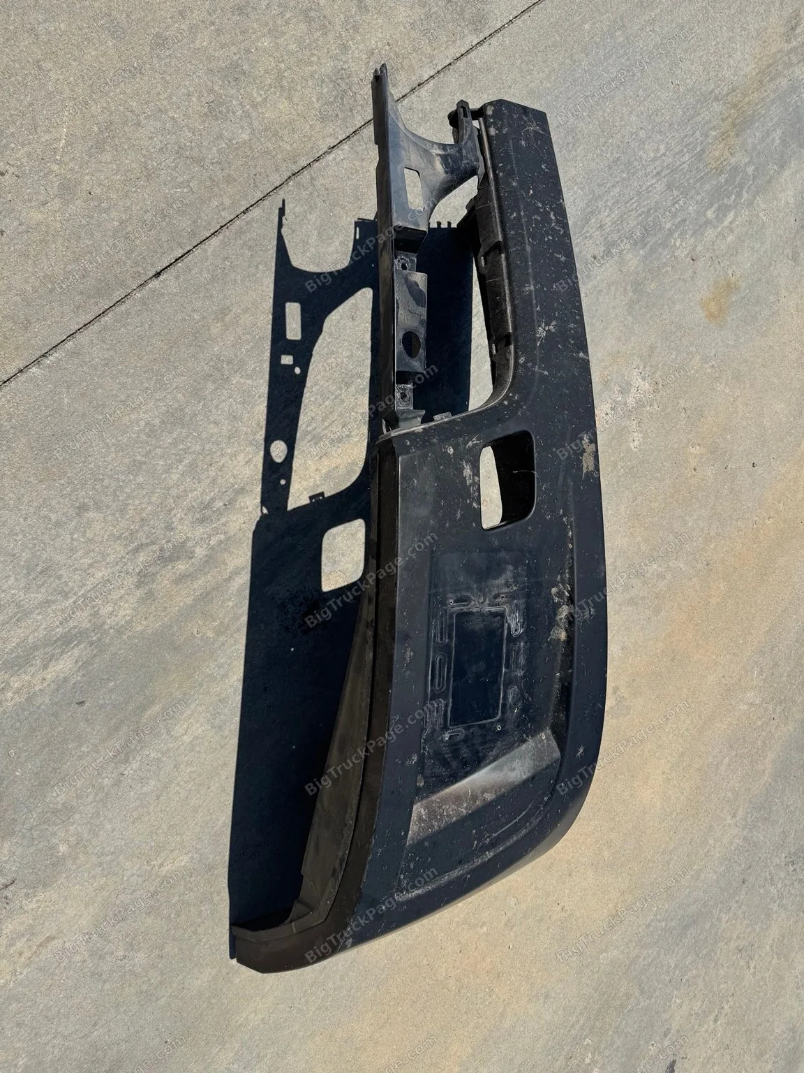 2022+ Peterbilt 579 Gen 2 RH Passenger Side Front Bumper End Cap Corner OEM Next Gen (used) — photo 5 in Strafford, MO | Big…
