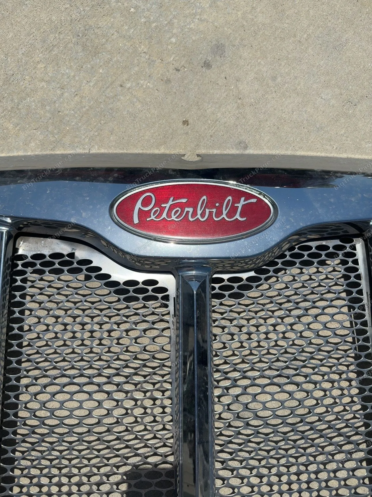 2022+ Peterbilt 579 Next Gen Chrome Front Grille Assembly w/ Emblem (used) — photo 2 in Strafford, MO | BigTruckPage.com