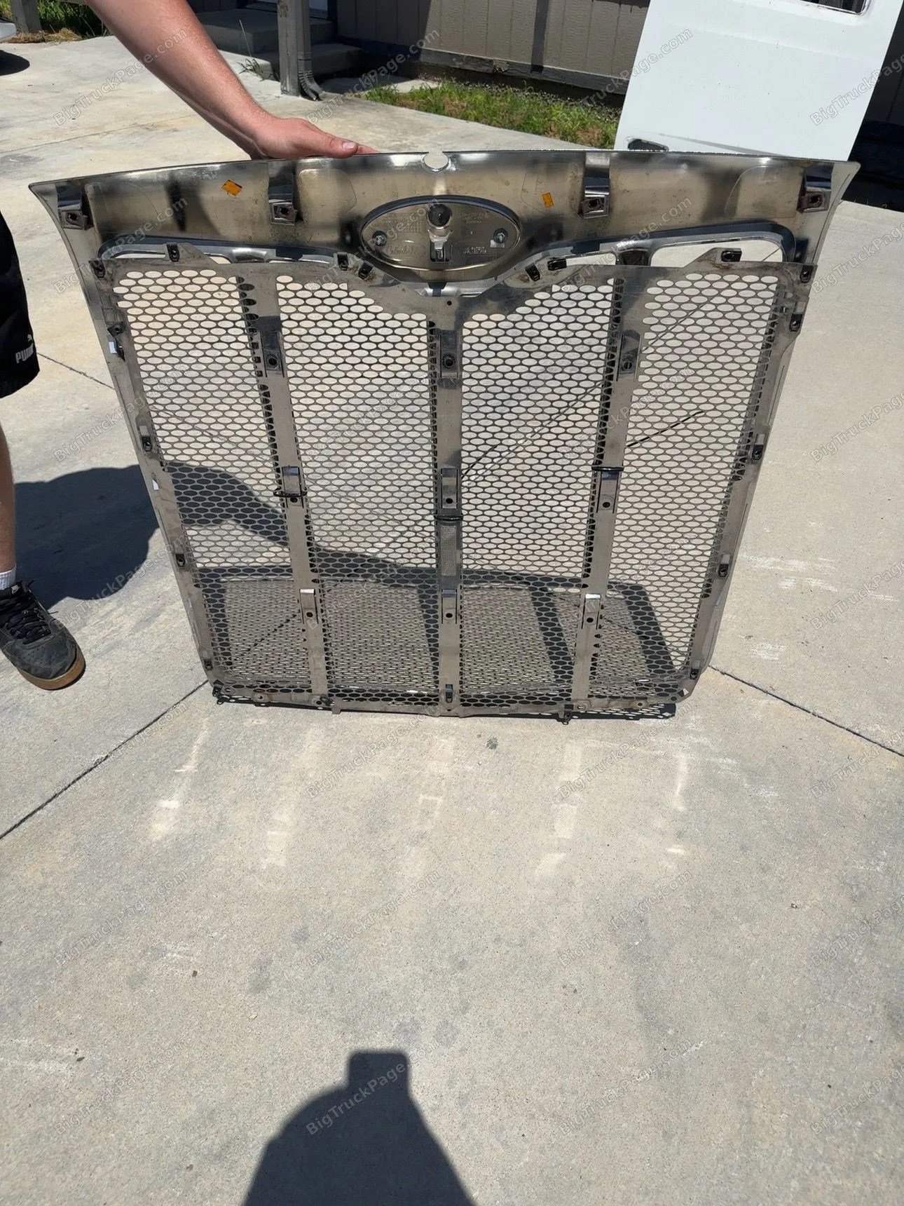 2022+ Peterbilt 579 Next Gen Chrome Front Grille Assembly w/ Emblem (used) — photo 3 in Strafford, MO | BigTruckPage.com