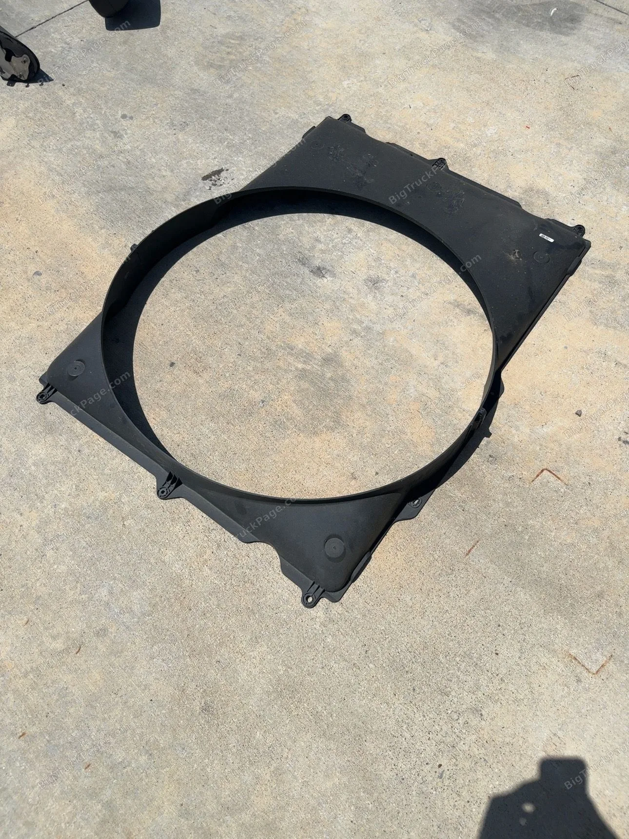 OEM PACCAR NM915001 Fan Shroud Peterbilt 579 Kenworth T680 Next Gen (used) — photo 3 in Strafford, MO | BigTruckPage.com