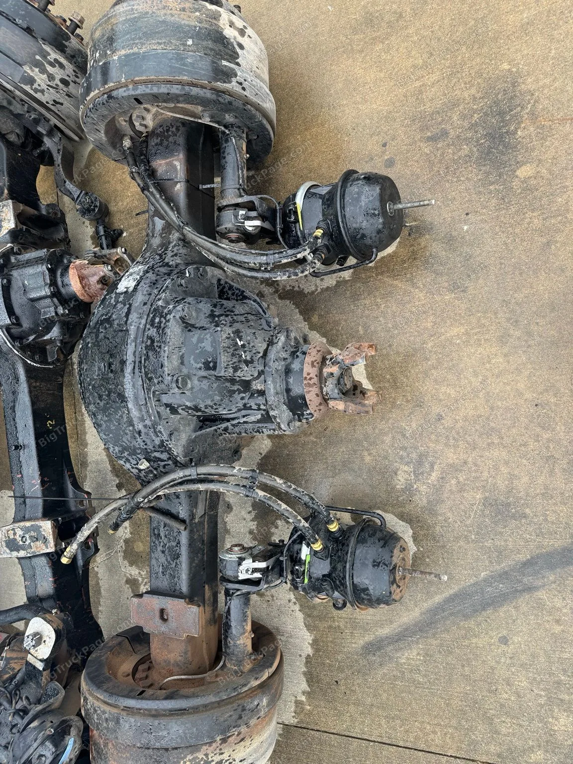 Meritor 4x4 Front Drive Axle Rear Axle & Transfer Case Set Navistar RS23160 OEM (used) — photo 2 in Strafford, MO | BigTruck…