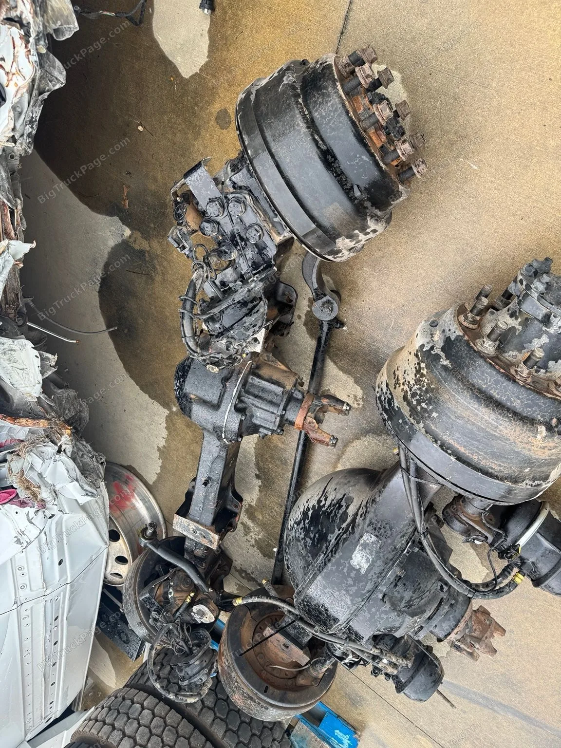 Meritor 4x4 Front Drive Axle Rear Axle & Transfer Case Set Navistar RS23160 OEM (used) — photo 3 in Strafford, MO | BigTruck…