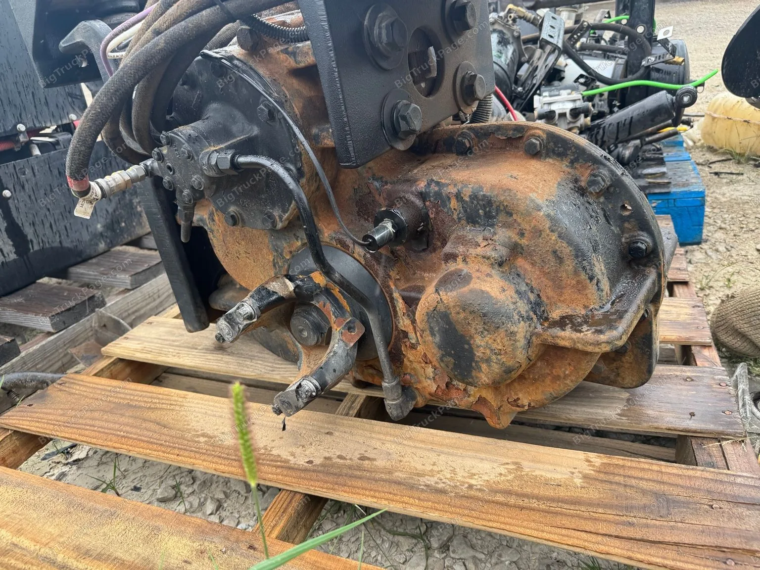Meritor 4x4 Front Drive Axle Rear Axle & Transfer Case Set Navistar RS23160 OEM (used) — photo 12 in Strafford, MO | BigTruc…