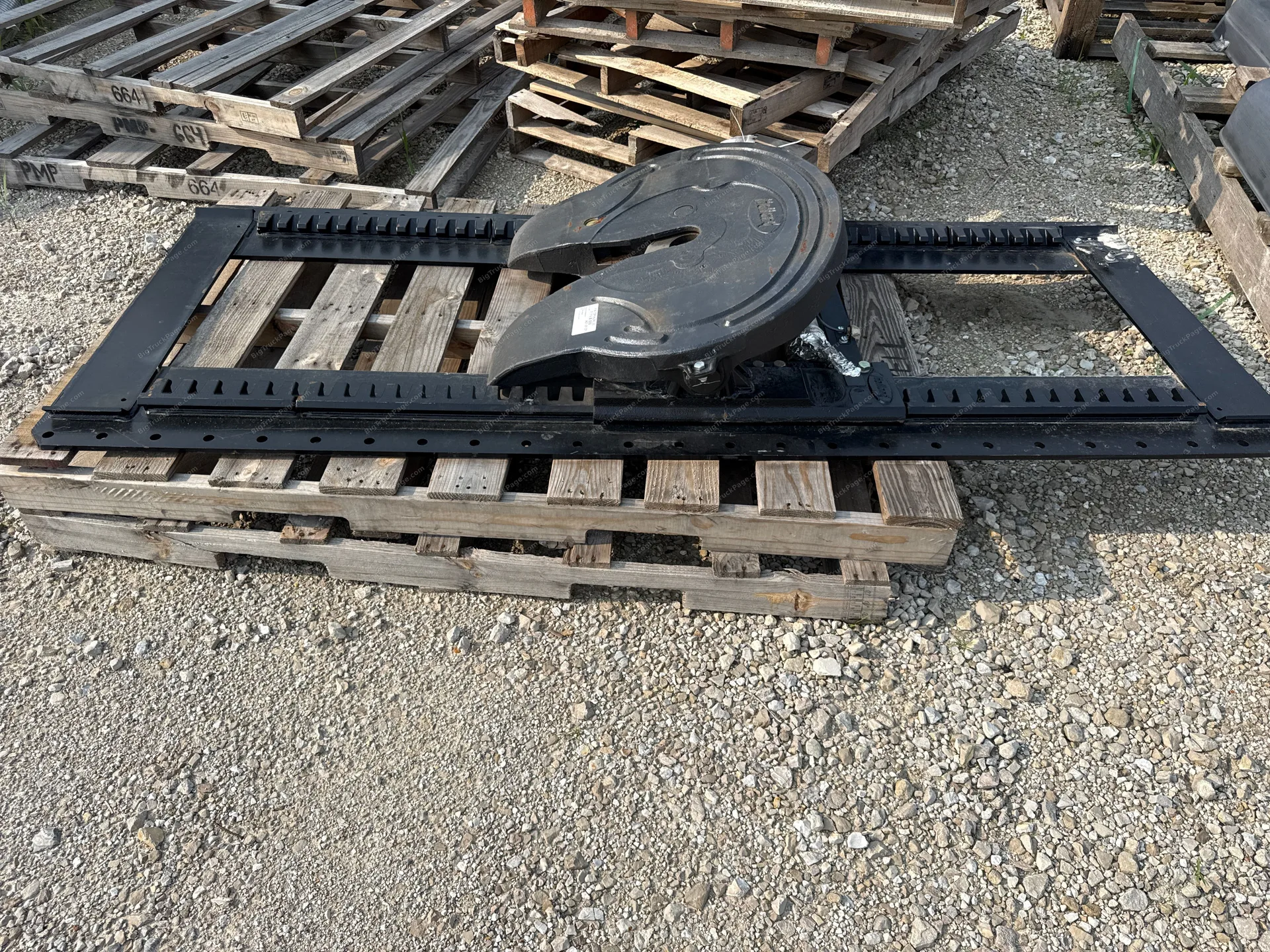 Holland 8’ dual locking heavy haul 5th wheel